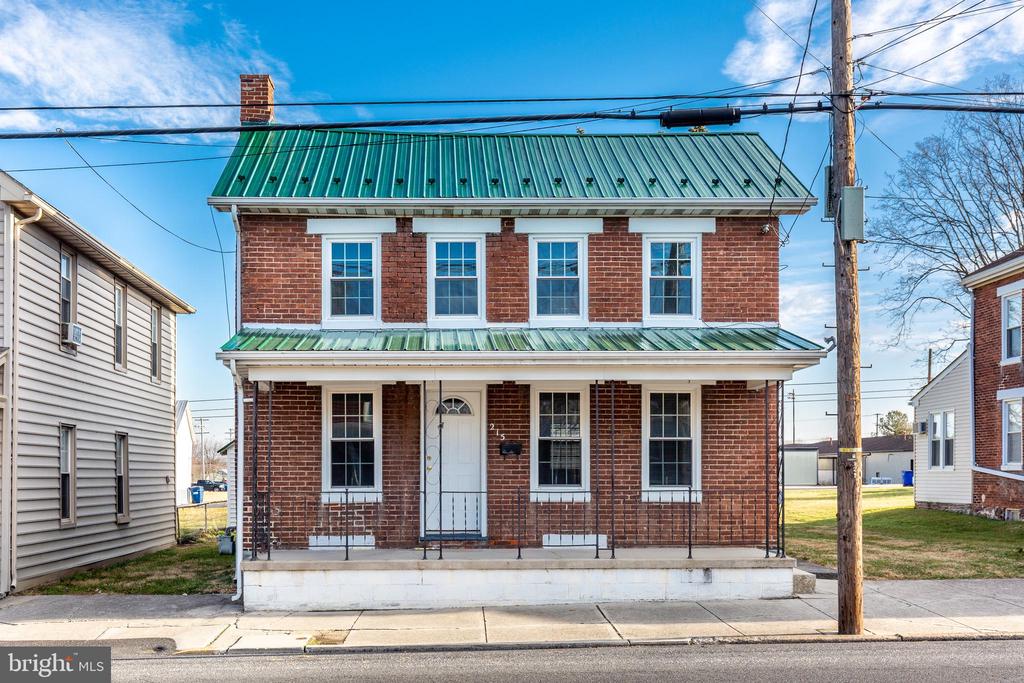 215 N QUEEN STREET Maryland and Pennsylvania Home Listings - Long and Foster Real Estate Inc. Maryland and Pennsylvania Real Estate